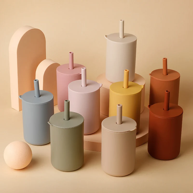 Mini taza de agua para niños, taza de entrenamiento portátil para aprender a beber con pajita y tapa, agua potable para niños pequeños, silicona para bebés