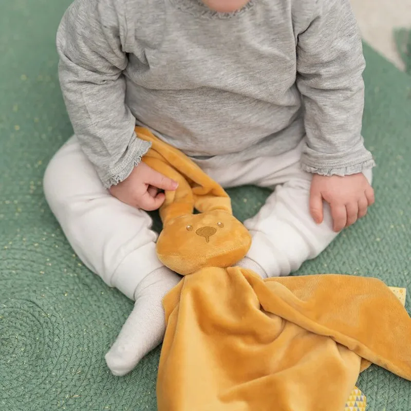 Nattou Doudou Maxi ocre – Peluche suave para recién nacido - imagen 4