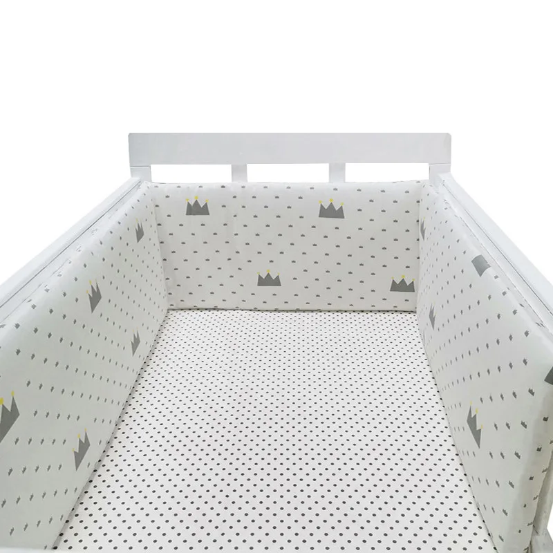 Protector de cuna con estrellas – Cojín acolchado nórdico