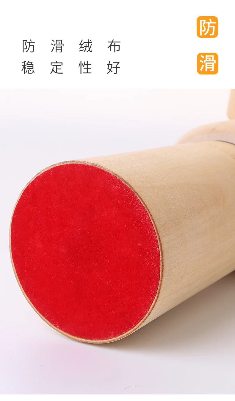 Un objeto rojo y marrón está sobre un fondo blanco