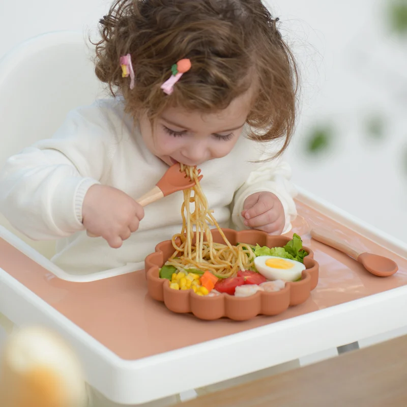 Plato de comedor de silicona seguro para bebé de Color sólido, mantel individual, tapete de mesa, vajilla de alimentación para niños, vajilla de silicona suave fácil de limpiar - imagen 3