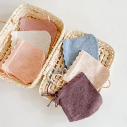 Gorro bebé punto de algodón con flores y encaje