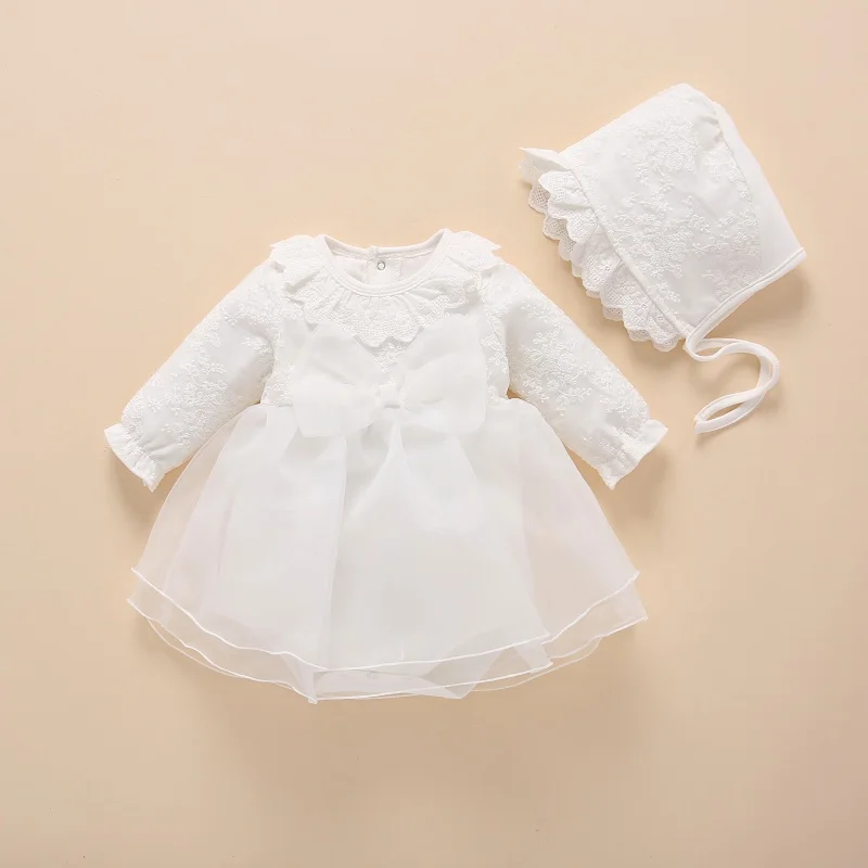 mode1 white dress