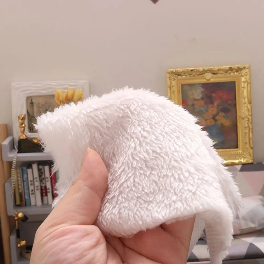 Alfombra miniatura para casa de muñecas – estilo moderno - imagen 3