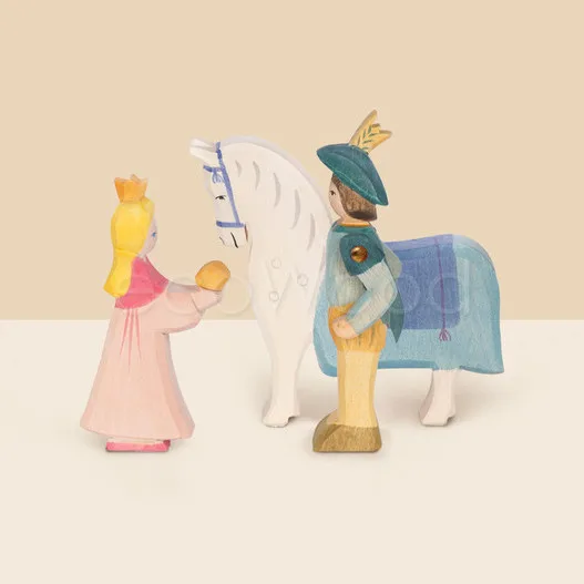 Marionetas de madera personajes de cuento de hadas muñecas de madera princesas y príncipes niños de madera jugando juegos y juguetes familiares