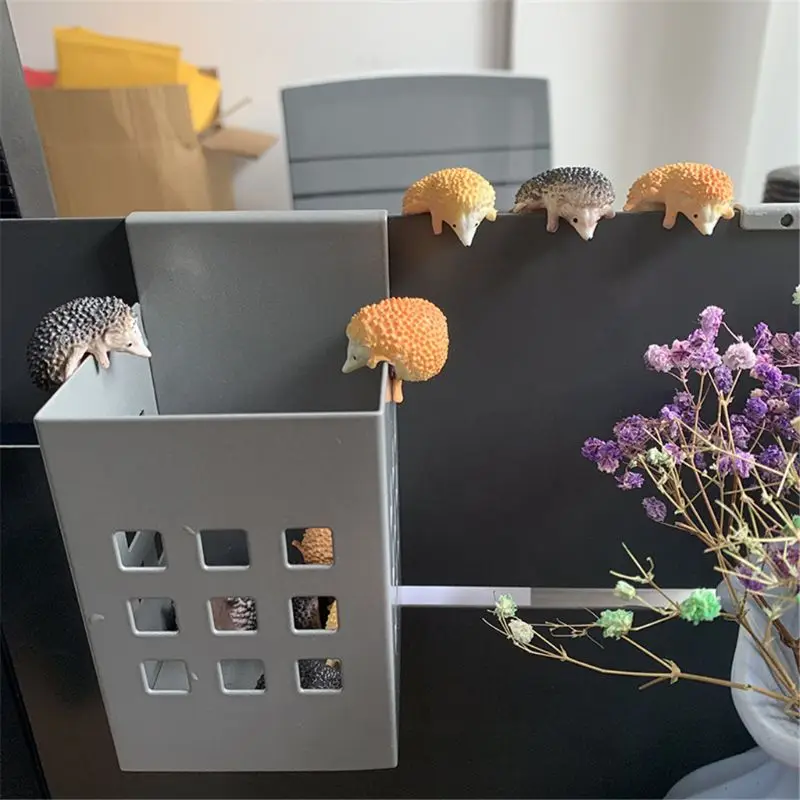 Mini juguetes sorpresa en cápsula con figuras de erizo para niños - imagen 4