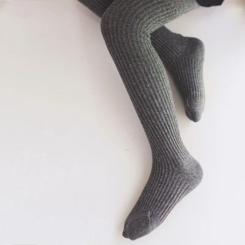 Modernas niñas - Detalle medias largas