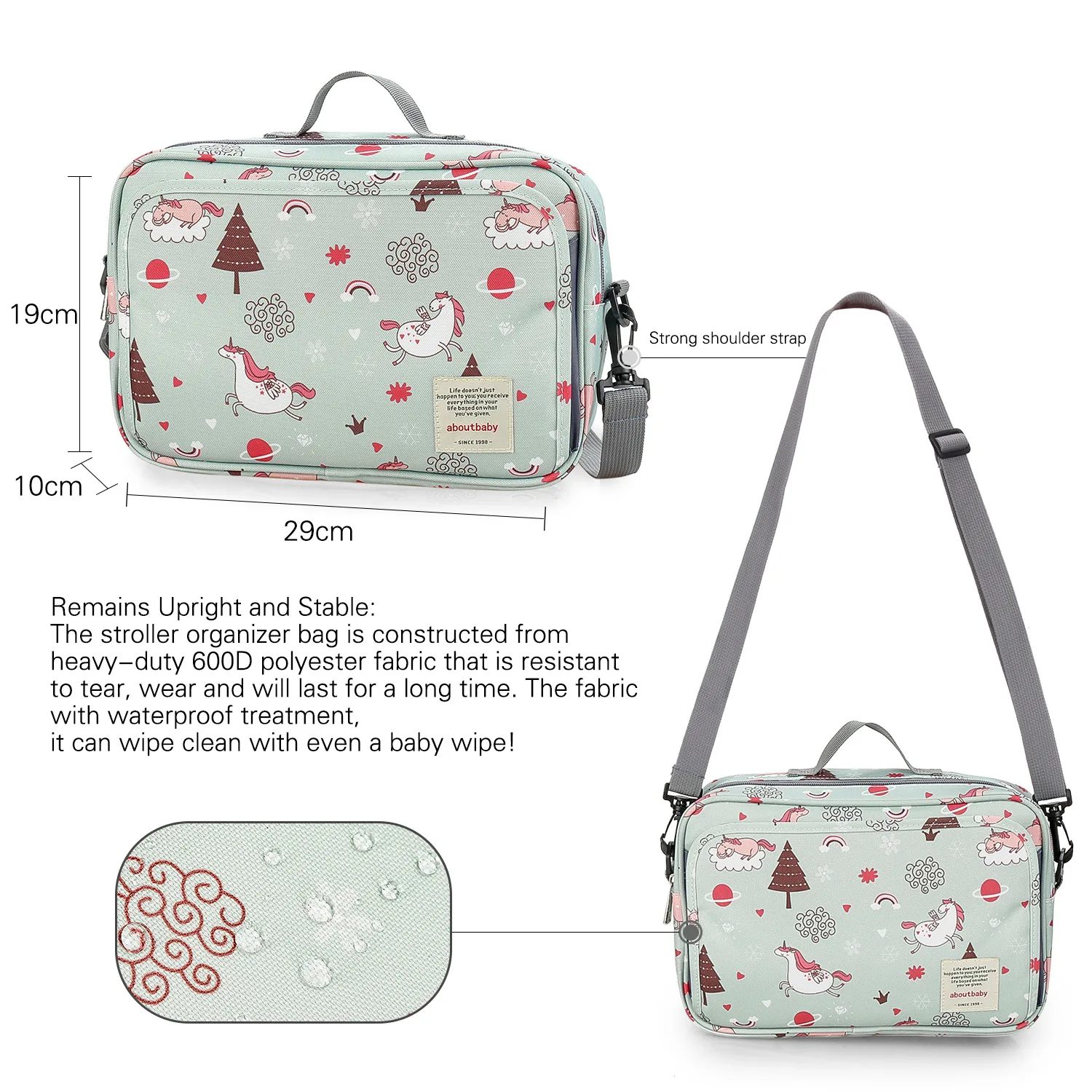 Un bolso organizador para cochecito con un diseño caprichoso con varios estampados e ilustraciones. La bolsa está diseñada para acoplarse a un cochecito y tiene múltiples compartimentos para almacenamiento.
