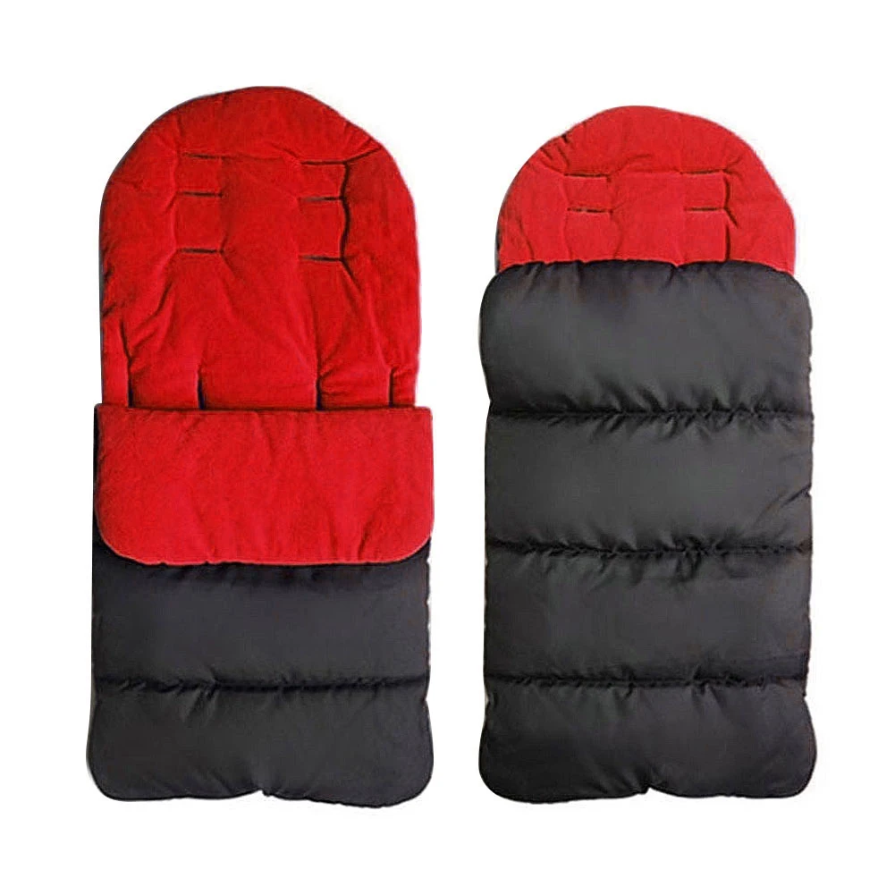 Un par de fundas de asiento acolchadas y aisladas. Están diseñados para brindar comodidad y calidez, probablemente para su uso en vehículos u otras áreas para sentarse. Las fundas tienen una sección superior roja y una sección inferior negra, lo que sugiere que podrían estar diseñadas para caber sobre asientos de automóvil o asientos similares.