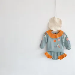 Conjunto de punto para bebé con suéter de volantes y bombacho