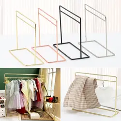 Perchas miniatura para casa de muñecas - Accesorios 1/6 y 1/12