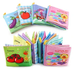Móvil de cuna con sonajeros y libro sensorial de tela