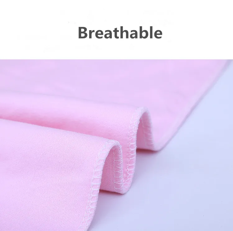 Un primer plano de una tela rosa con un tejido texturizado. El tejido parece ser transpirable, como lo indica el texto Transpirable en la parte superior de la imagen.