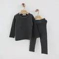 Gris oscuro