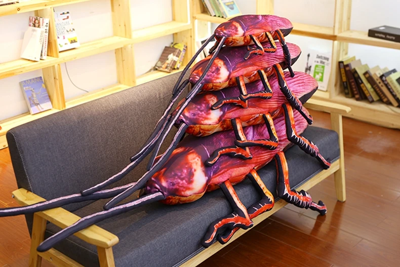 Peluche de cucaracha 3D en vista frontal