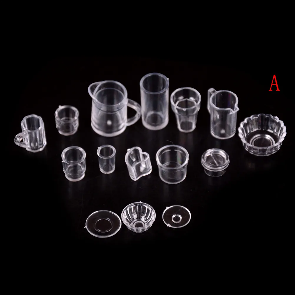 tazas de plástico y recipientes