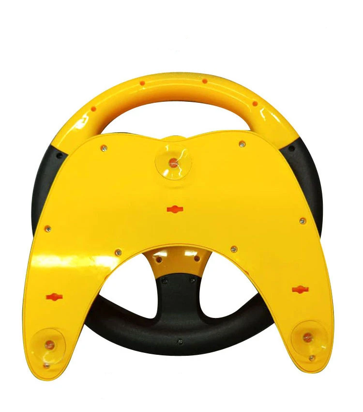 Un volante amarillo con un centro negro