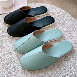 Zapatillas de interior de cuero PU suave para mujer, zapatos impermeables para amantes, toboganes de Punta cerrada, zapatillas de piso para el hogar, verano y otoño