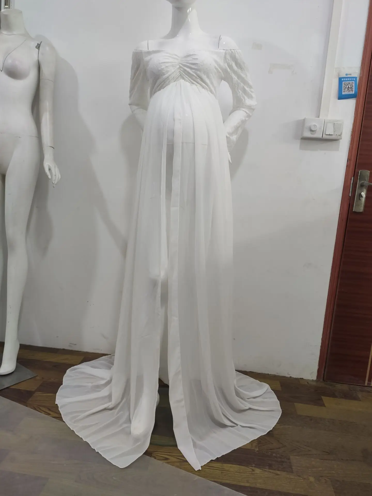 Vestido de maternidad encaje blanco para sesión fotográfica - imagen 3