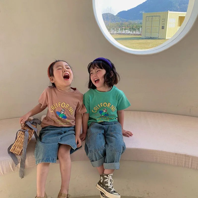 Niños niñas felices - Detalle manga corta