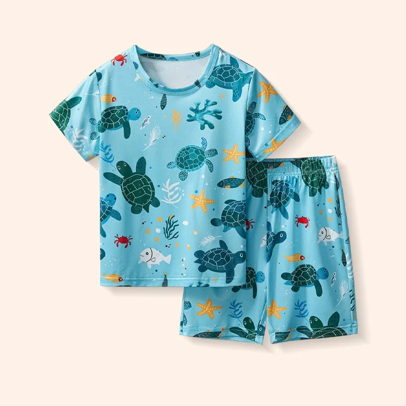 Conjunto verano niño playa: camiseta y shorts estilo fresco moderno