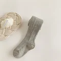 Gris oscuro