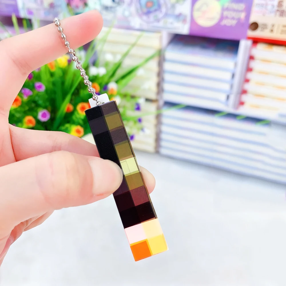 Mini llavero con antorcha, luz LED, linterna recargable por USB, modelo de juego de plástico, juguetes, mochila, decoración, colgante, adorno en miniatura - imagen 3