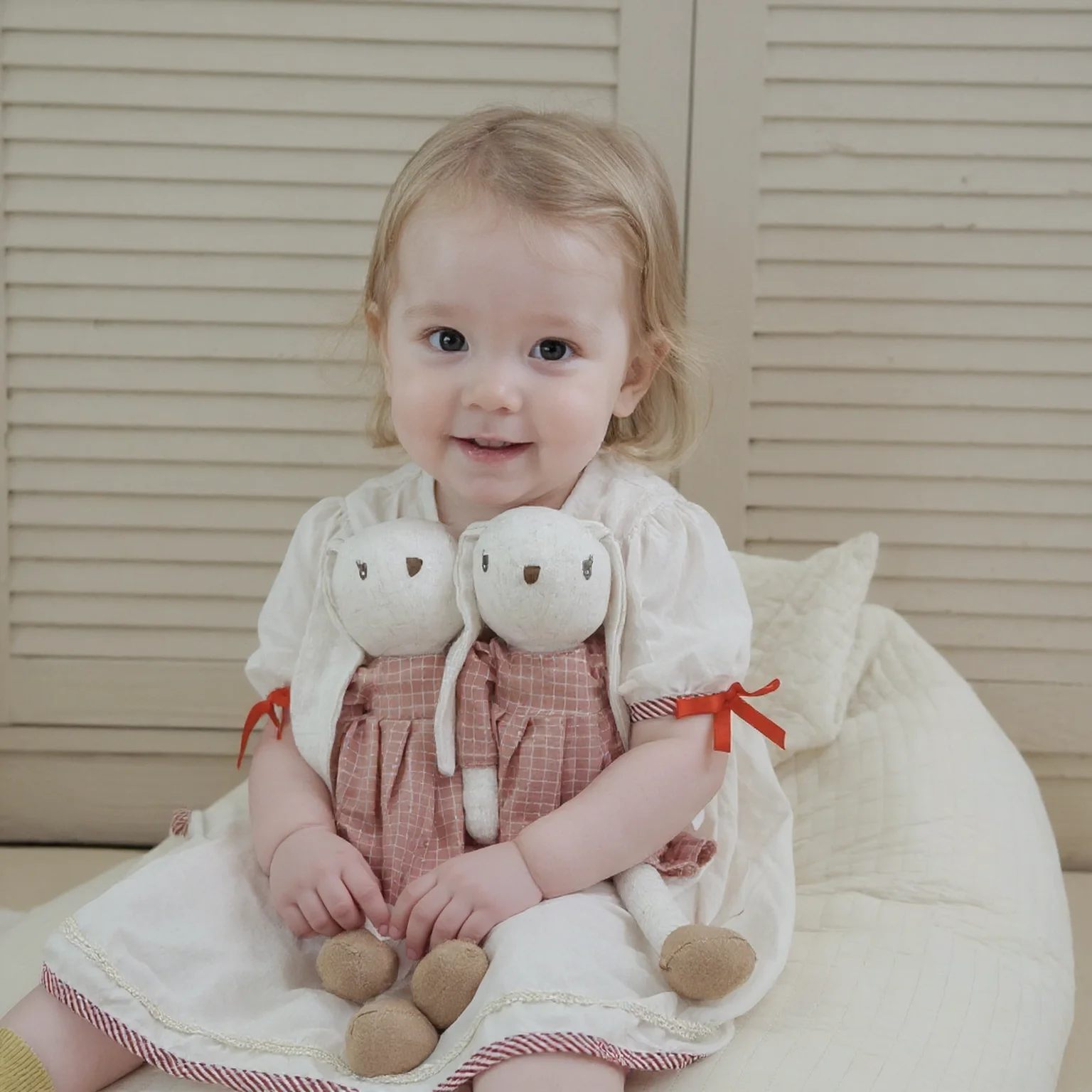 1 Uds. Decoración para habitación de niños, muñecos de conejo con monos y faldas, accesorios de fotografía, regalos relajantes para bebés, regalos de saludo para festivales - imagen 5