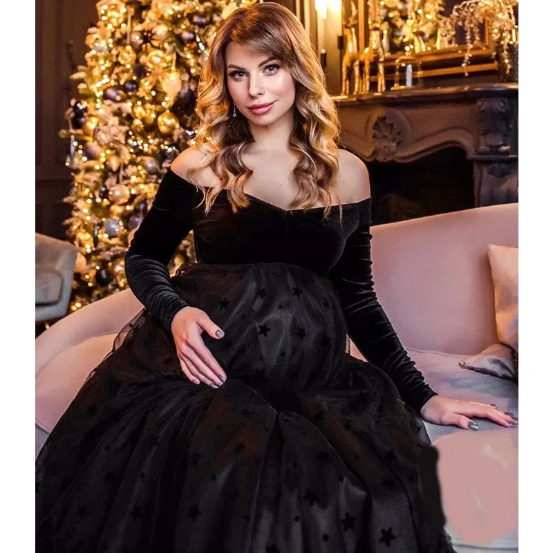 Vestido premamá de terciopelo vintage con escote en V - imagen 3