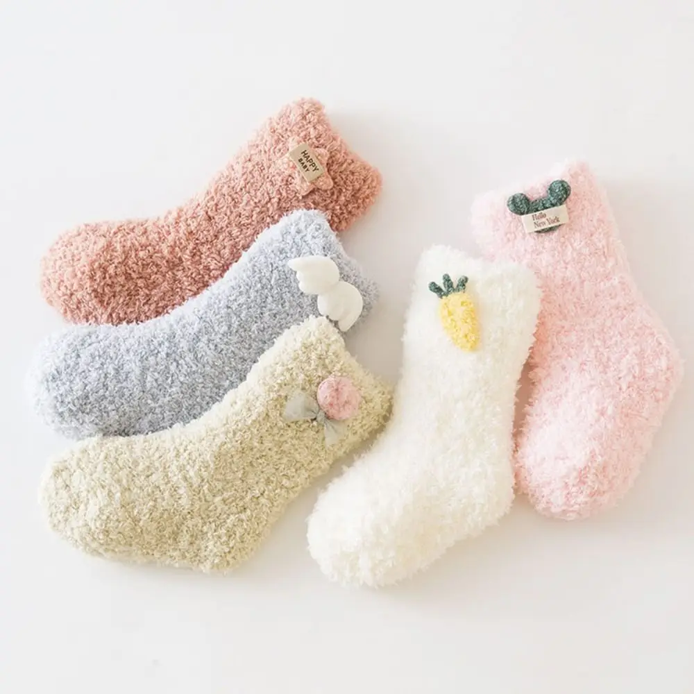 Lindos calcetines de lana Coral para bebé, zapatos suaves y cálidos para niños pequeños, zapatos cálidos antideslizantes para caminar, invierno
