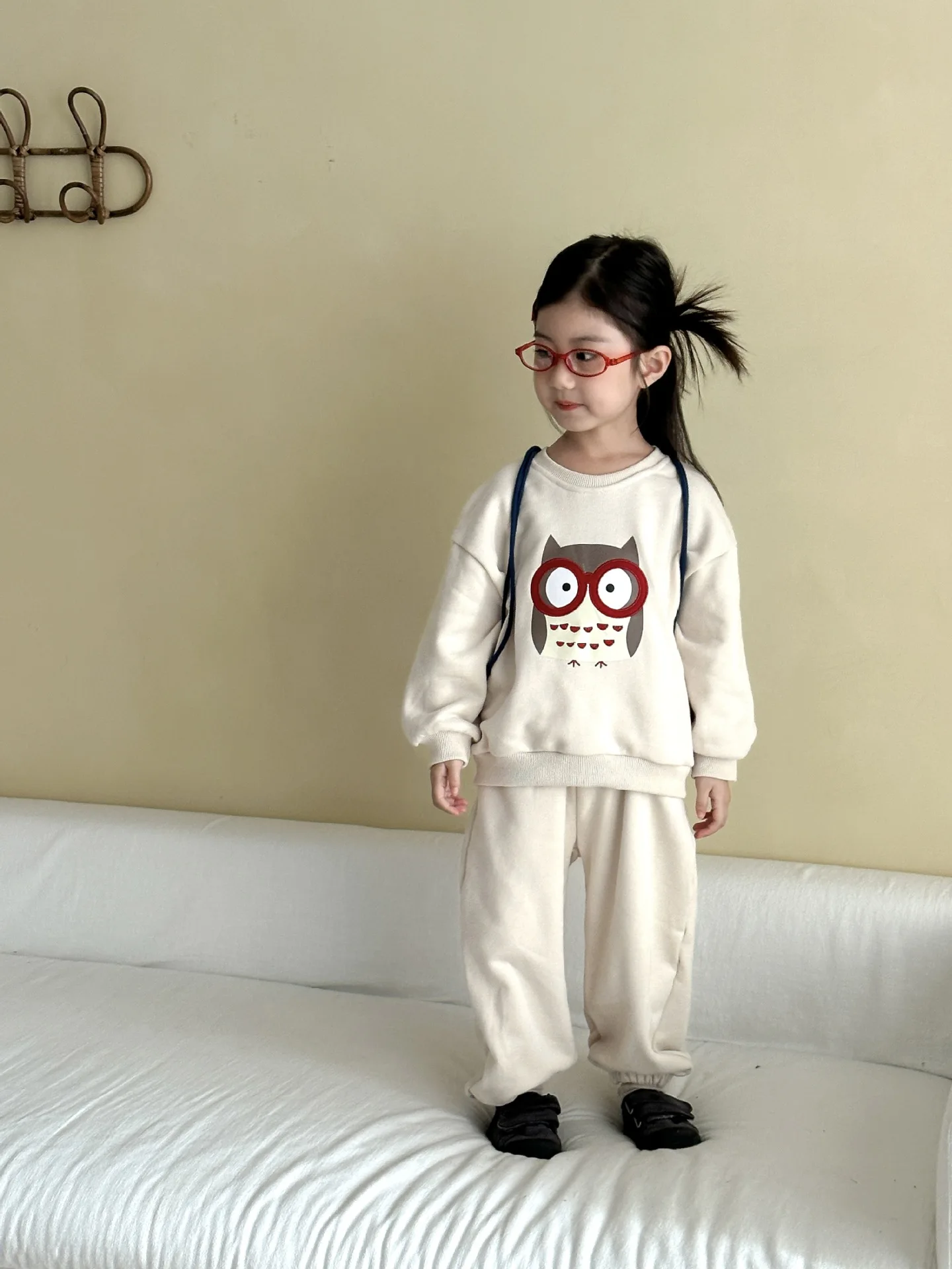 Conjunto de ropa de otoño para niños y niñas con sudadera estampada - imagen 5