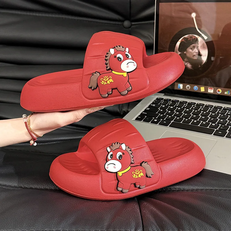 Pantuflas infantiles rojas antideslizantes con diseño de poni - imagen 5