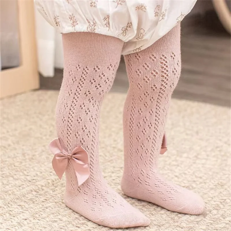 Pantimedias de algodón para bebés con lazo y diseño calado - imagen 4