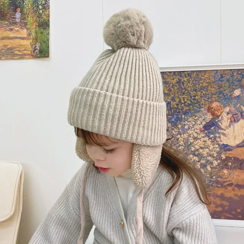 Gorro de bebé de 2-8T, gorro con pompón grande con orejeras, gorro tejido de lana de felpa para niños y niñas, accesorios gruesos y cálidos para invierno - imagen 2