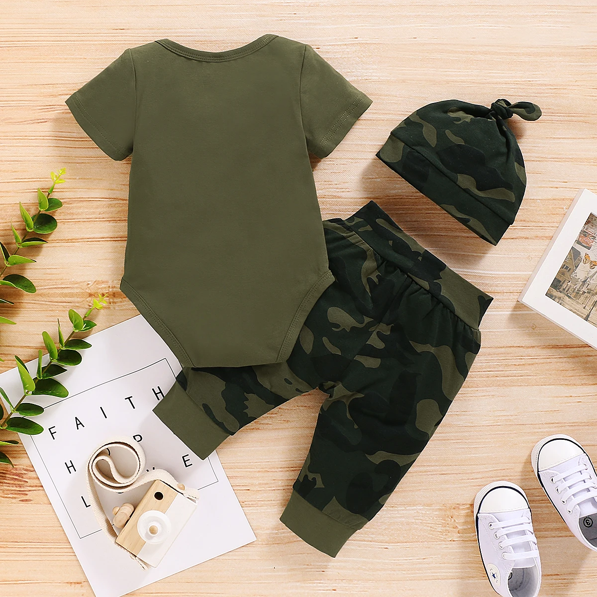 Conjunto de ropa para bebé recién nacido de 0 a 18 meses, mono de manga corta con estampado de letras, pantalones de camuflaje y sombrero, trajes de verano para niño pequeño de 3 uds. - imagen 4