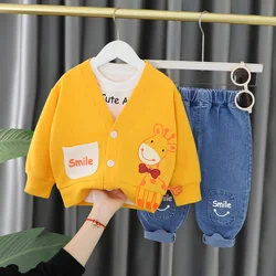 Conjunto primavera niña: chaqueta estampada, camiseta y pantalón