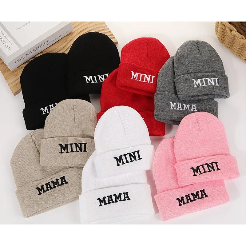 Gorro de punto para niños de otoño e invierno europeo y americano: bordado de letras, gorra elegante y moderna para clima frío, gorro cálido y versátil.