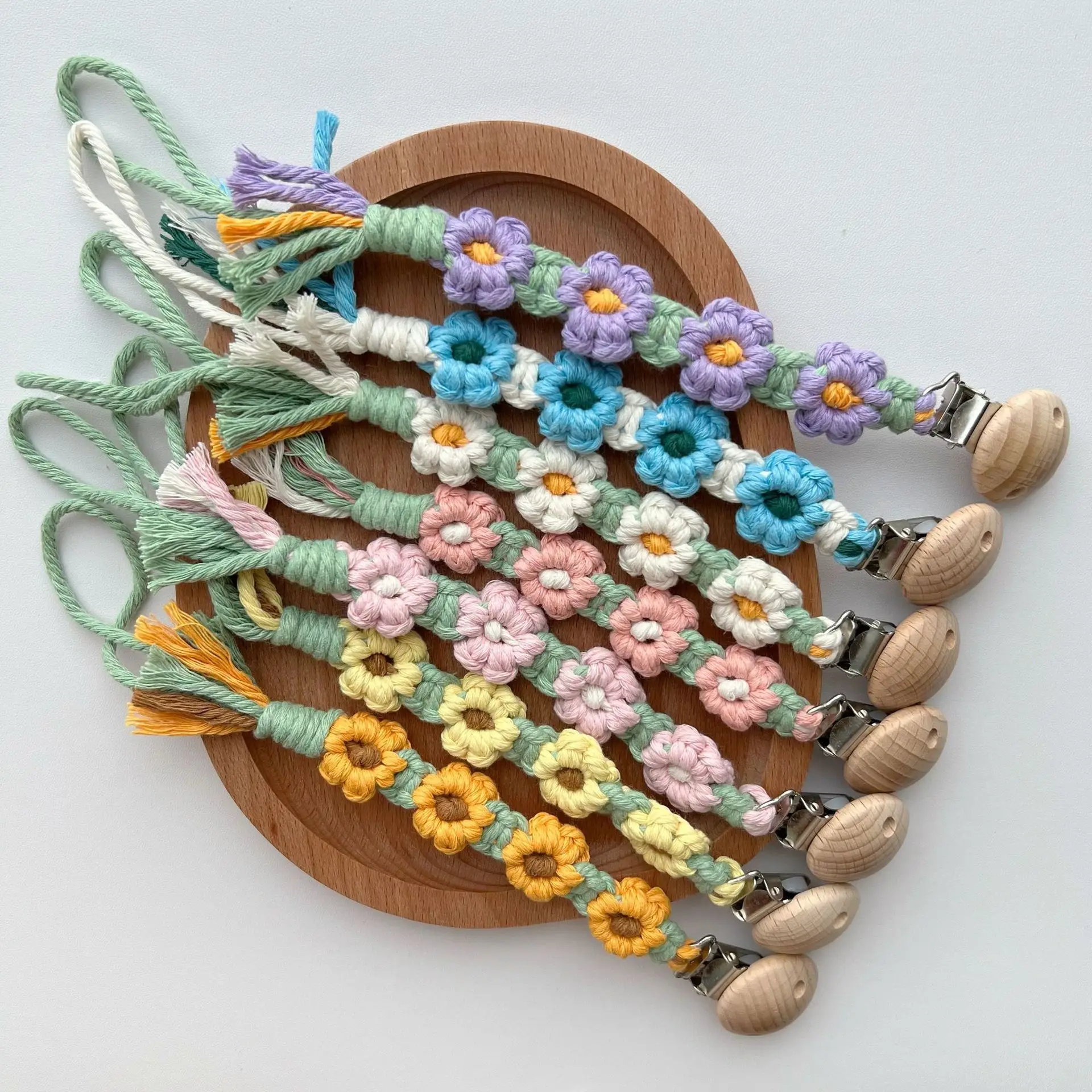 Portachupetes de madera con flor rosa para bebé - imagen 2