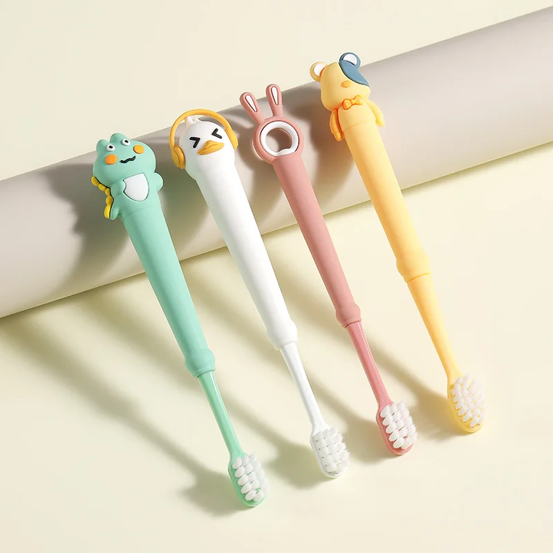 Cepillo de dientes de cerdas suaves para niños de 3 a 12 años con mango de silicona suave, bonito patrón de dibujos animados, cepillo de dientes para el cuidado bucal