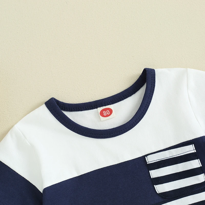 Una camisa a rayas blanca y azul con una etiqueta roja