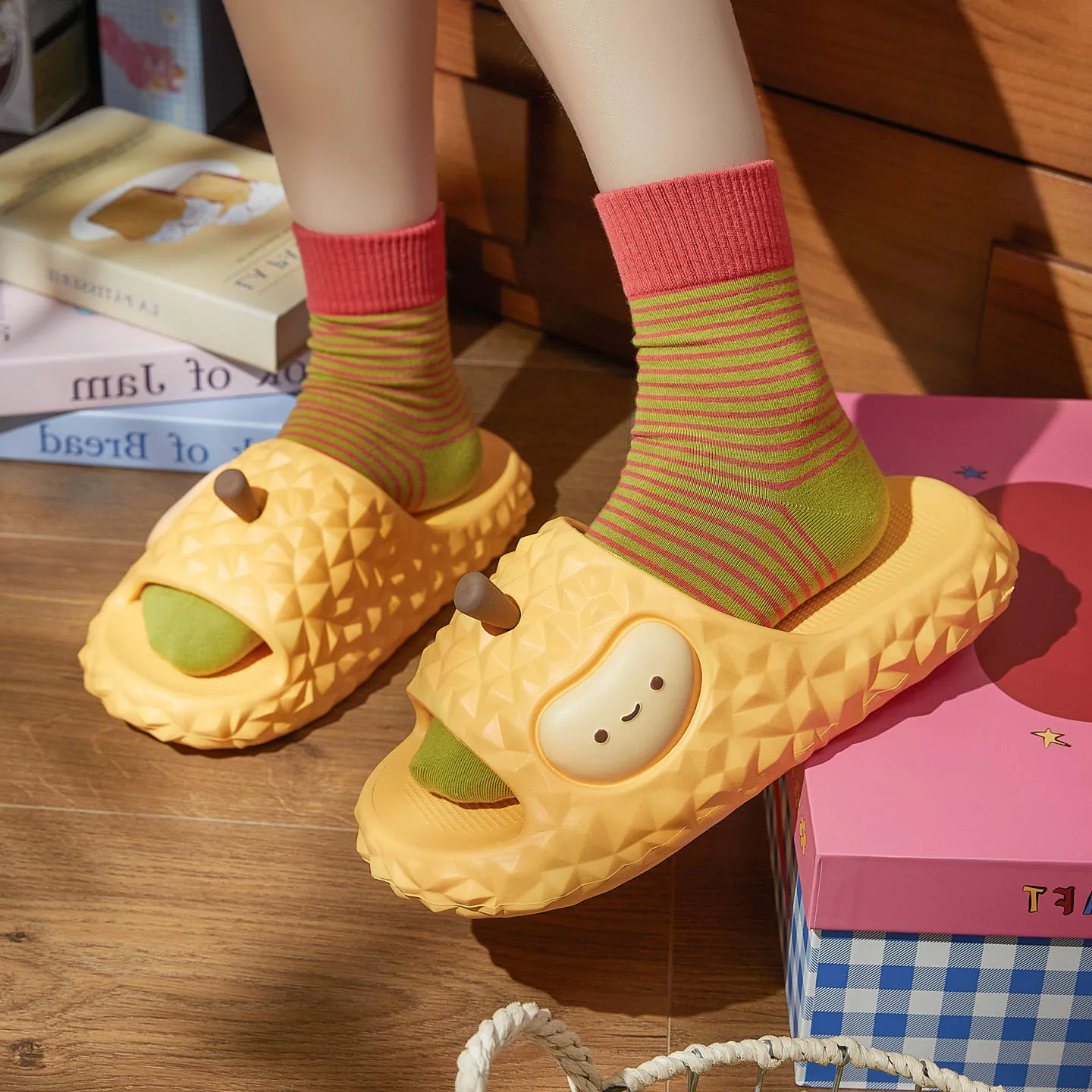 Sandalias infantiles de casa con suela gruesa y motivos frutales - imagen 5