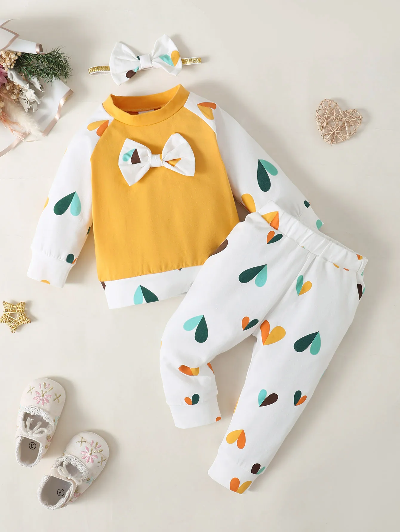 Conjunto bebé niña otoño – Blusa manga larga lazo y pantalón corazón - imagen 5