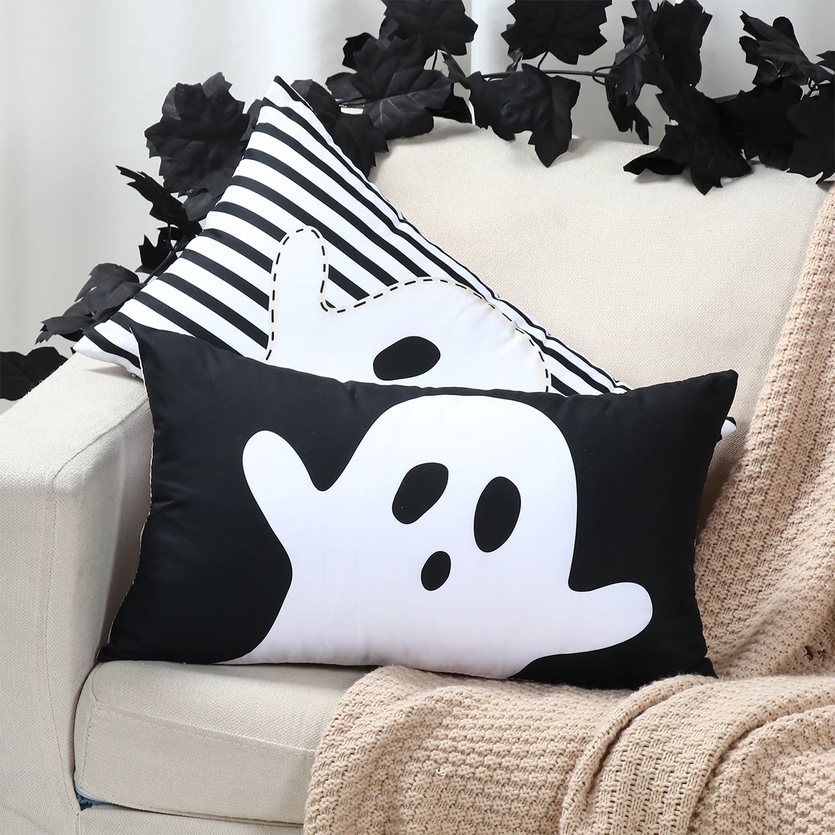 Boo-funda de almohada decorativa de fondo negro para Halloween, funda de almohada con cintura de fantasma espeluznante, funda de cojín para sofá, decoración divertida para fiesta de Halloween, 1 ud.