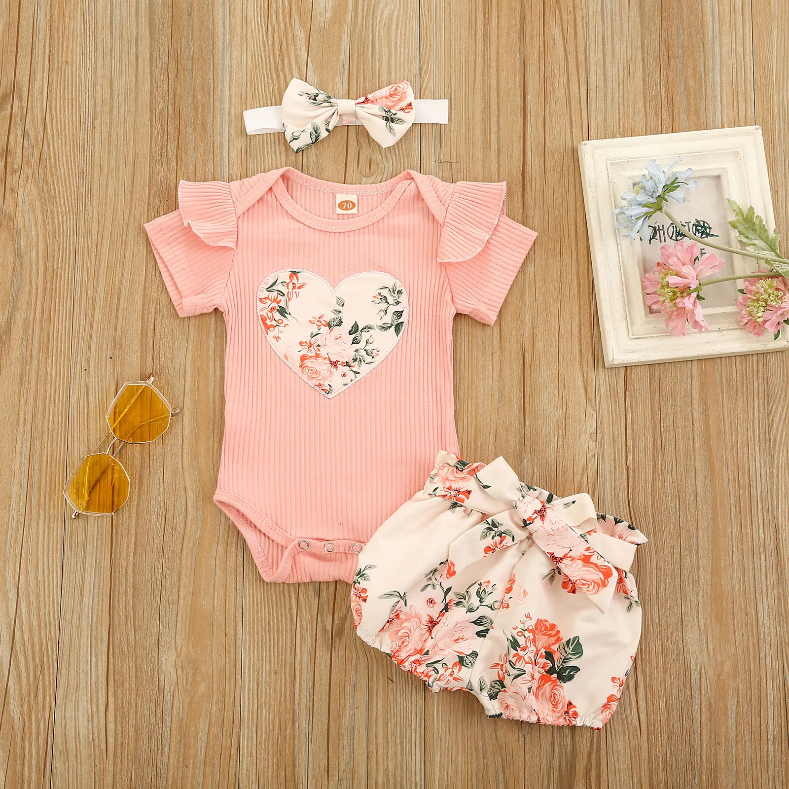 Conjunto mameluco acanalado con volantes y pantalón floral para niña - imagen 2