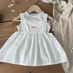 Vestido de bebé de verano con encaje floral y tirantes