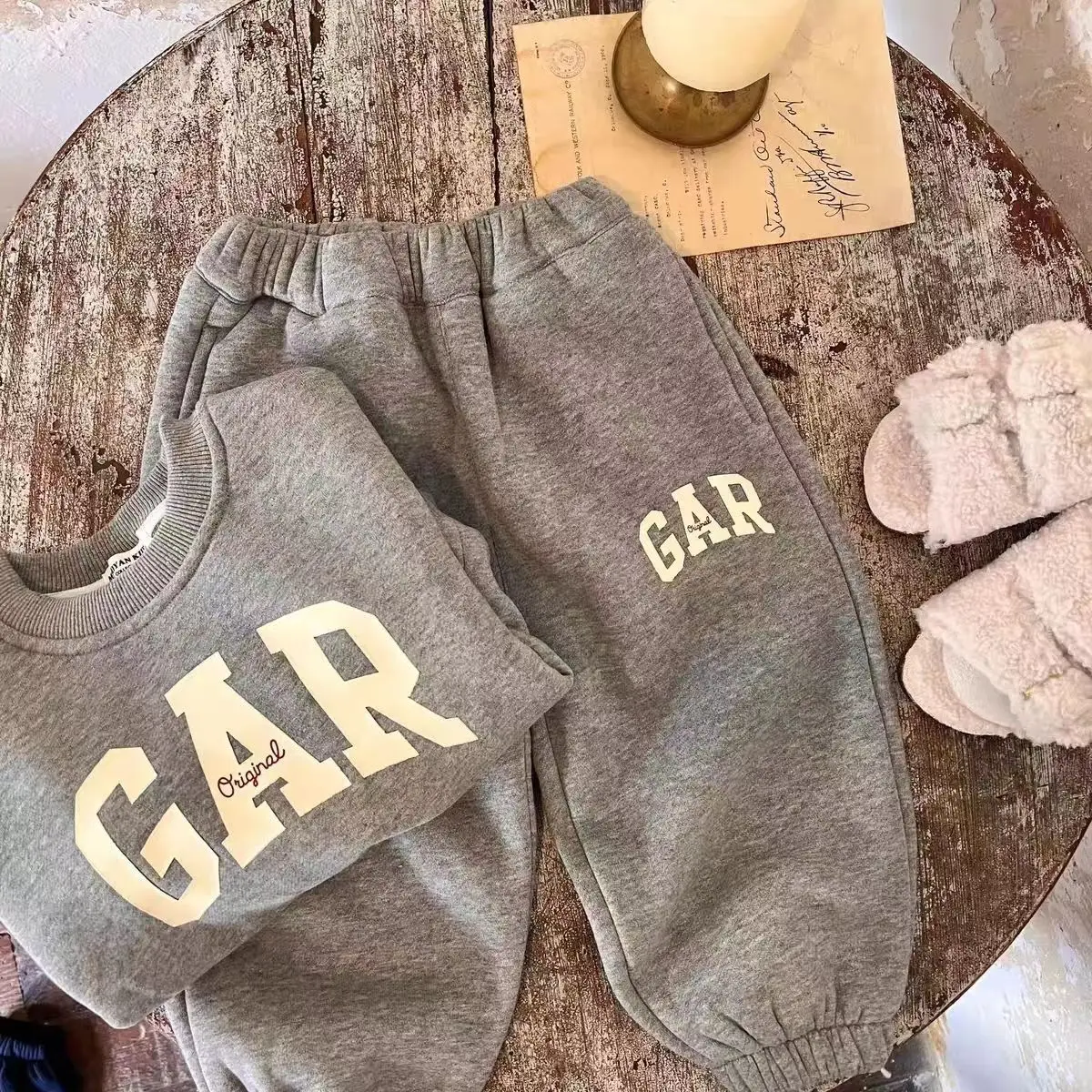 Conjunto acolchado de sudadera y pantalón para niños - imagen 4