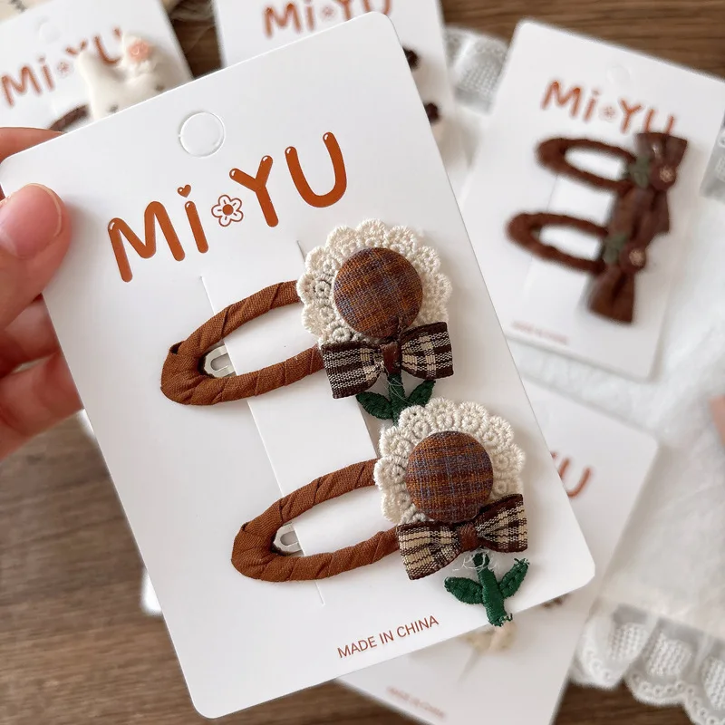 Pinzas para el pelo niña con lazo de tela marrón y flores otoño invierno - imagen 2