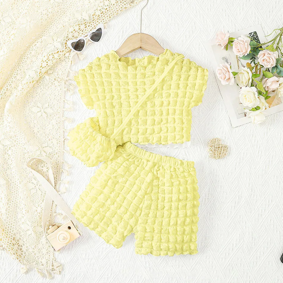 Conjunto de verano infantil con top, pantalón corto y bolso - imagen 4