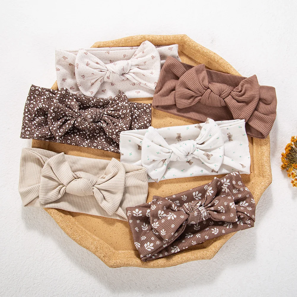 Diadema elástica con lazo floral para niña – Color crema - imagen 2
