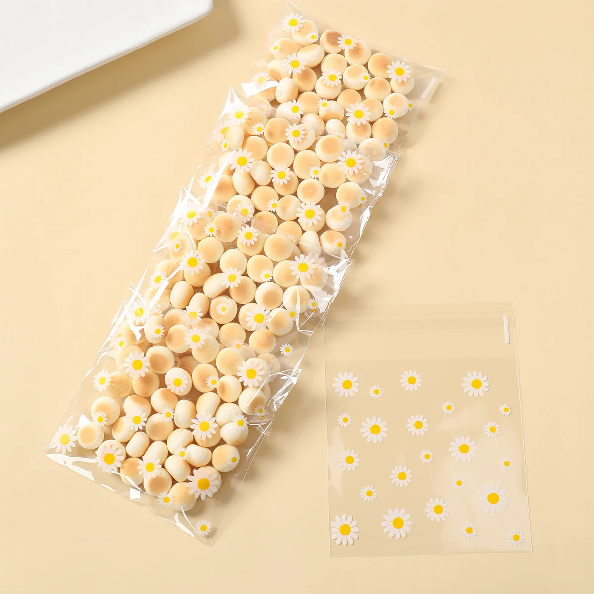 50/100pcs White Daisy Cellophane Cookie Bags Plastic Candy Bags Kids Birthday Self Adhesive Gift Packaging Bags Party Supplies - imagen 3